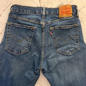 Levi’s Athletic Slim 531 size 32x30, light blue wash jeans.